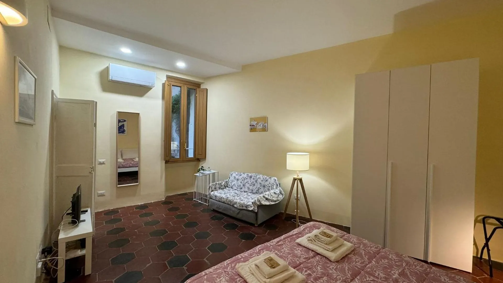 Ferienwohnung Le Due Torri In Rione Monti Rom Italien