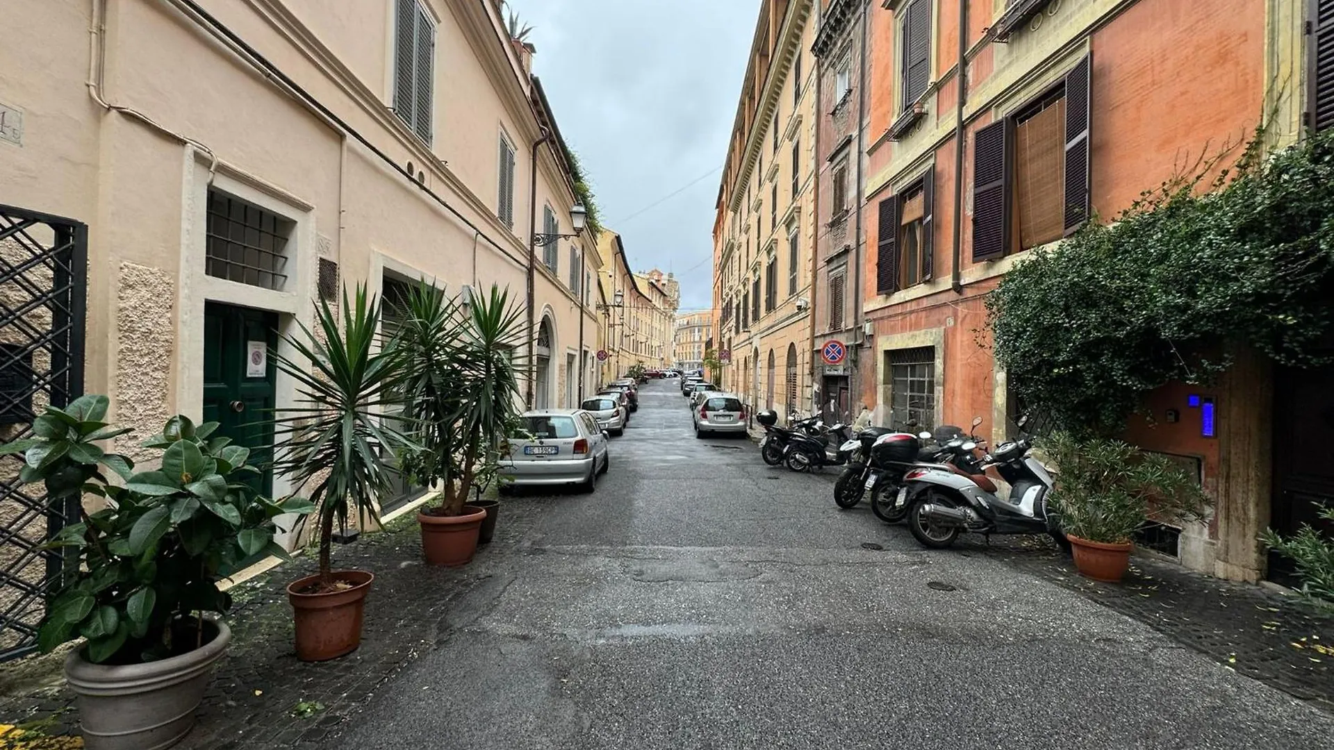 Apartment Ferienwohnung Le Due Torri In Rione Monti Rom