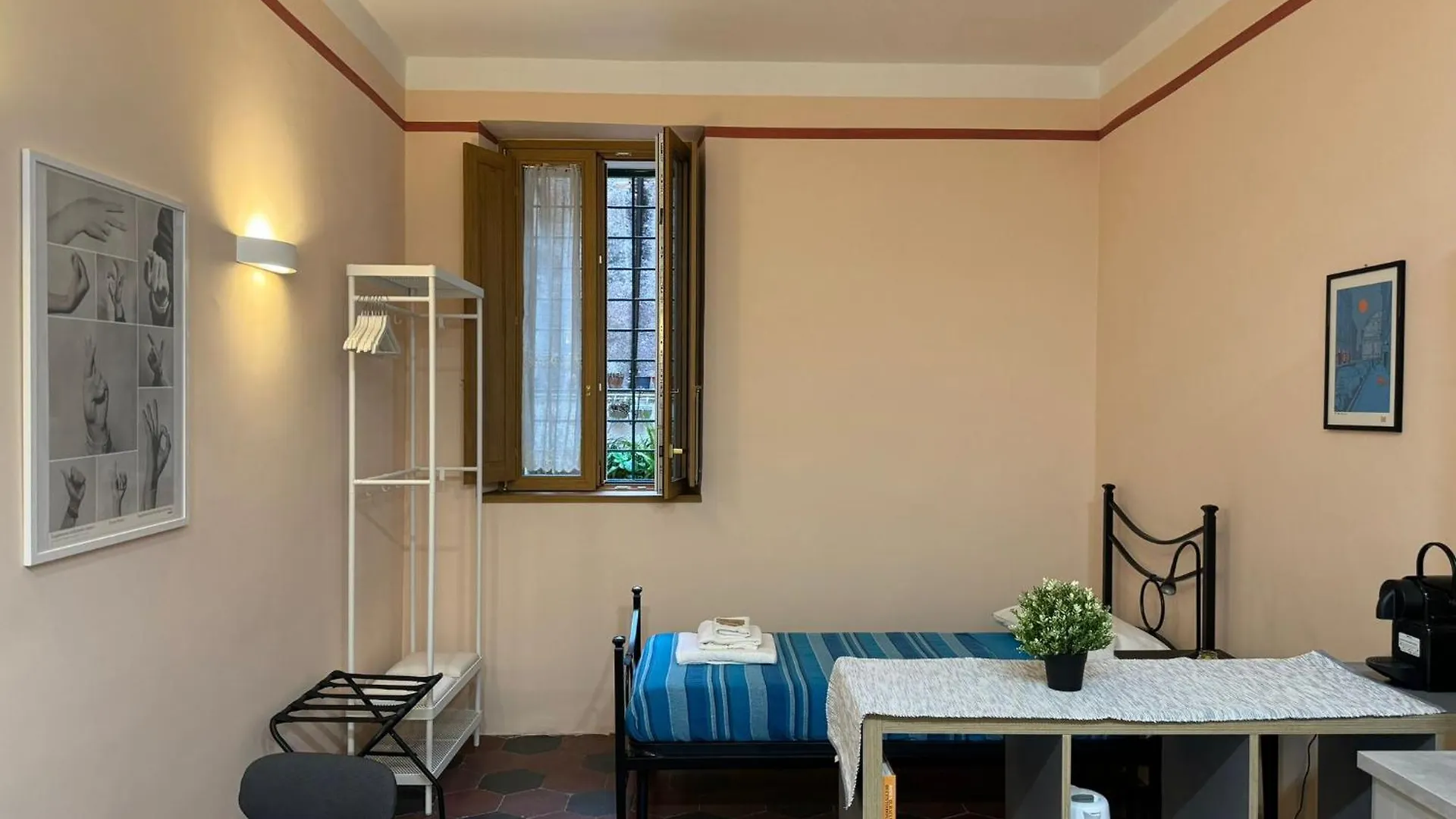 Apartment Ferienwohnung Le Due Torri In Rione Monti Rom